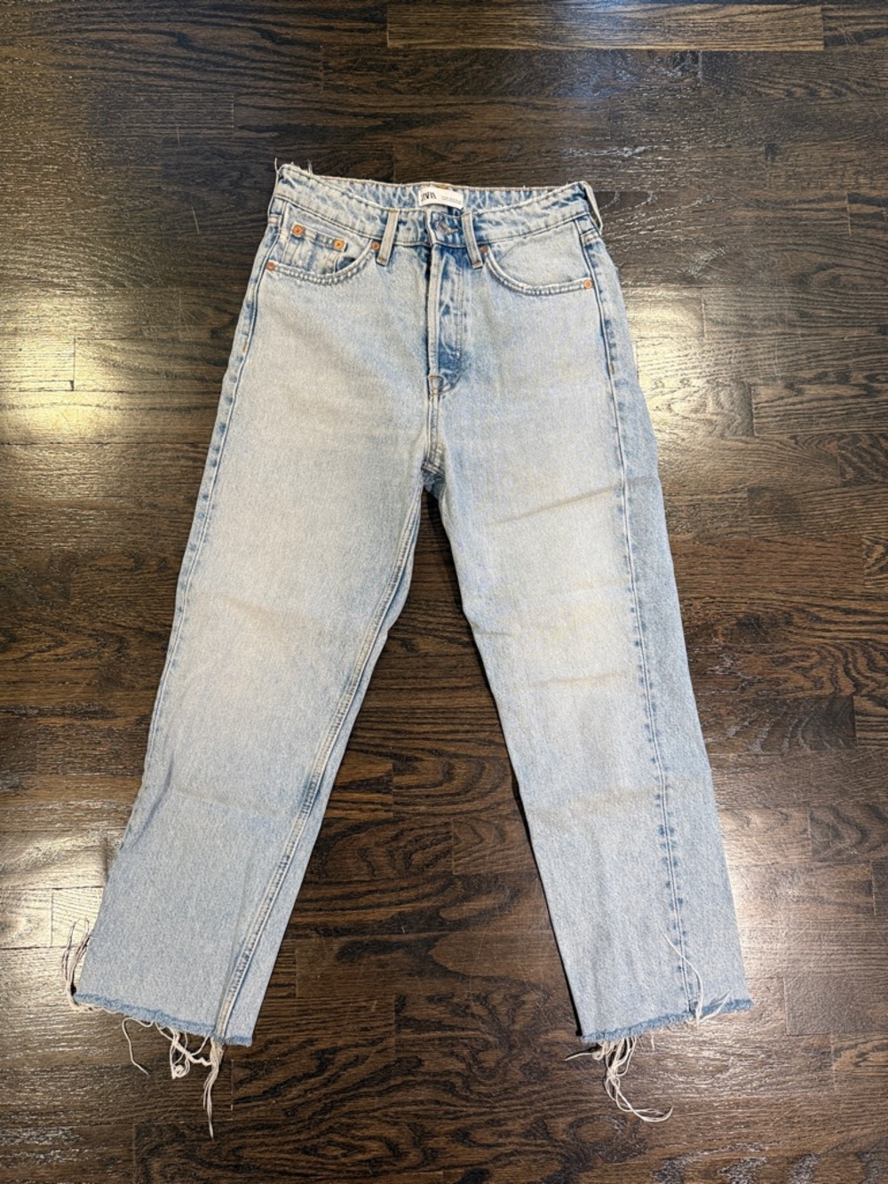 Zara Light Wash Jeans - Picture 2 of 4